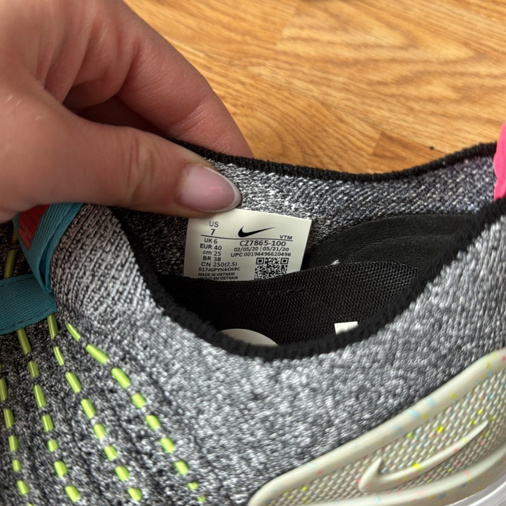Women’s Nikes - Picture 4 of 4
